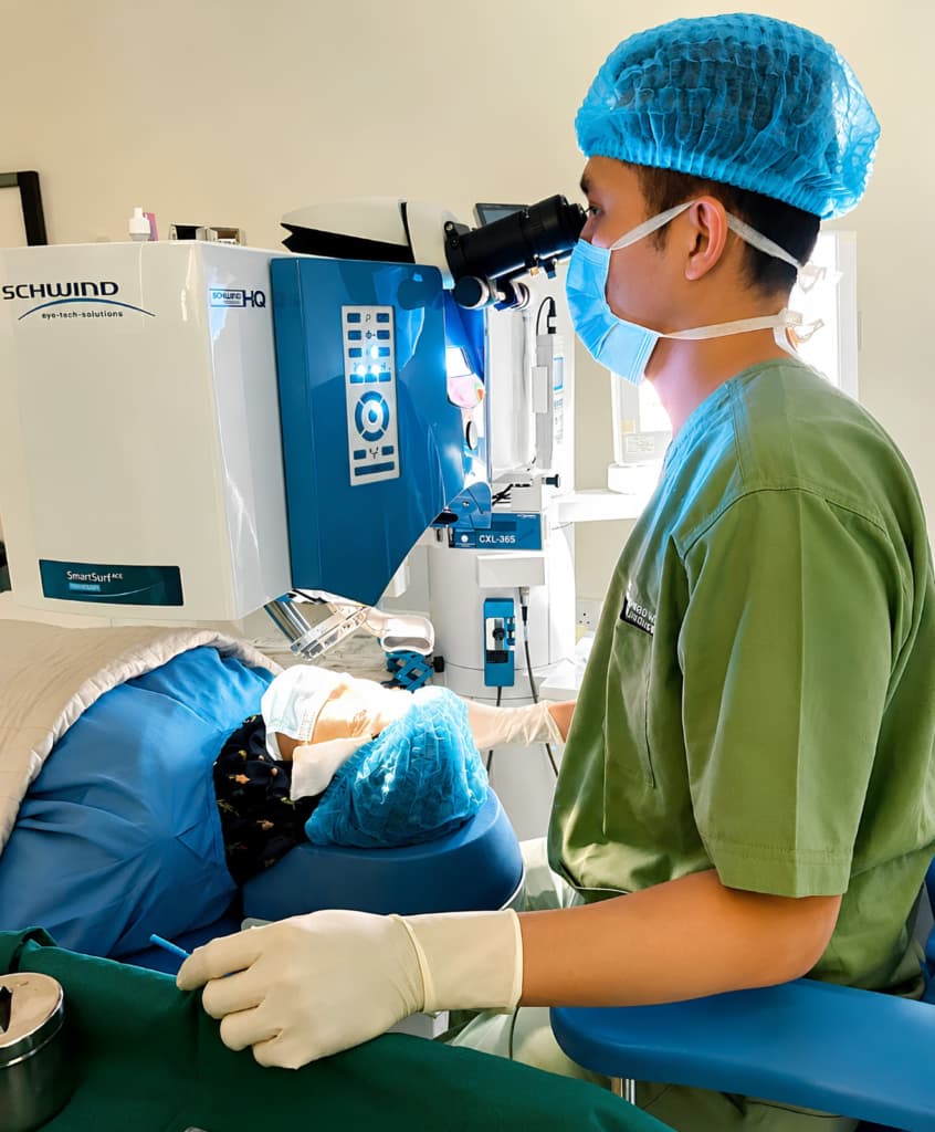 TransPRK surgery in progress